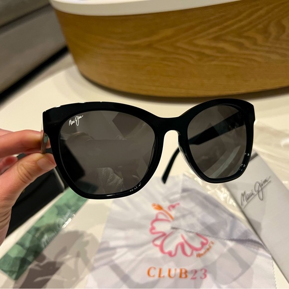 New Maui Jim Alulu cat eye polarized sunglasses - Picture 2 of 13